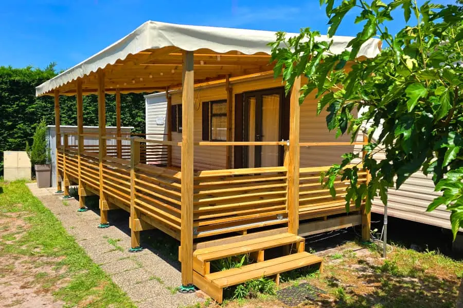 installation de terrasses par répare mobil home dans les landes le pays basque les Pyrénées atlantique la Dordogne et le lot-et-